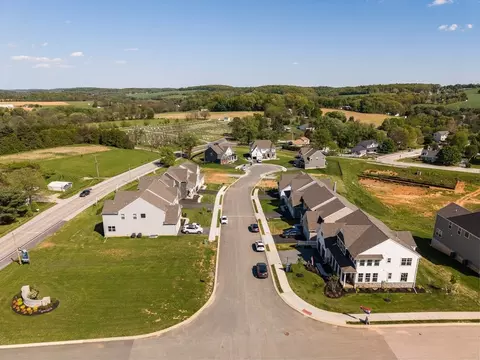 View/Area - 312 Boxwood Dr, Windsor, PA 17366 photo 7 of 14