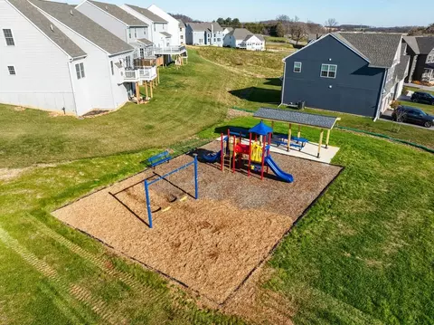 View/Area - 312 Boxwood Dr, Windsor, PA 17366 photo 9 of 14