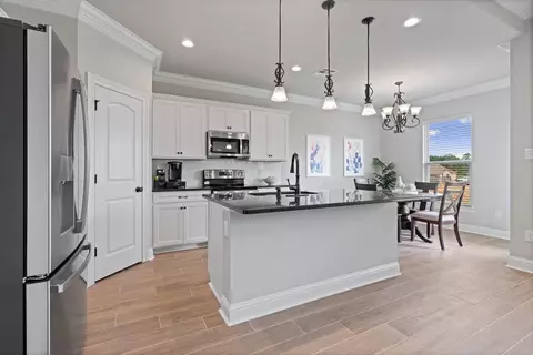 Kitchen - 203 Berkshire Pl, Haughton, LA 71037 photo 1 of 2