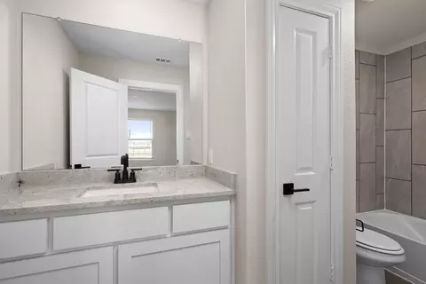 Bath - 766 Carson Ln, Pilot Point, TX 76258 photo 1 of 2