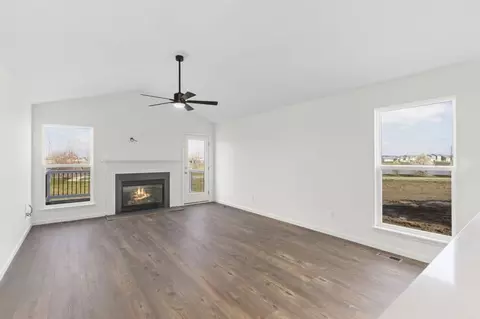 Living - 1505 Denmark Rd, Union, MO 63084 photo 2 of 8
