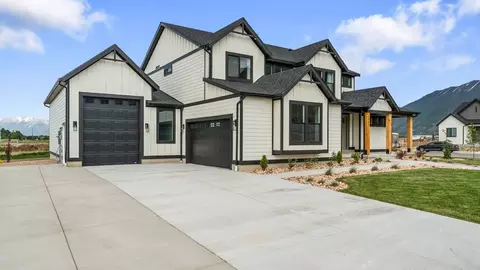 Exterior - 718 N 1600 E, Salem, UT 84653 photo 3 of 17