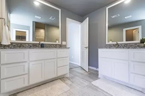Bath - 2800 Heather Hvn, Moore, OK 73160 photo 1 of 15