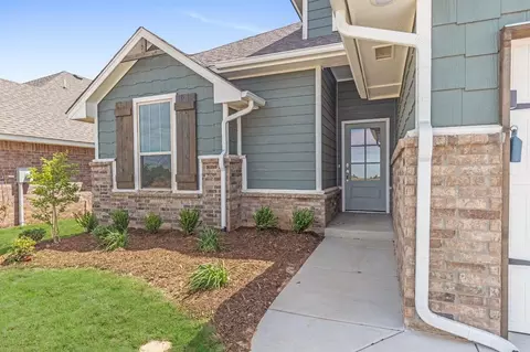 Exterior - 2800 Heather Hvn, Moore, OK 73160 photo 13 of 52