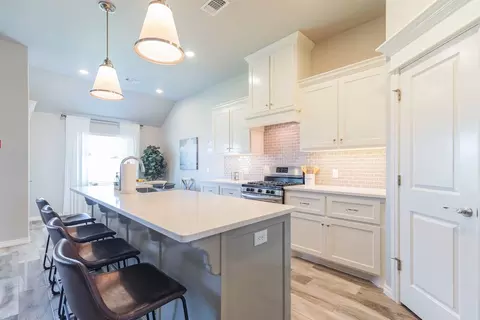 Kitchen - 2800 Heather Hvn, Moore, OK 73160 photo 2 of 18