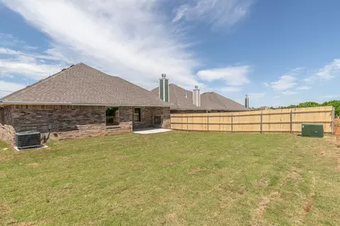 Exterior - 2800 Heather Hvn, Moore, OK 73160 photo 45 of 52