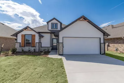 Exterior - 2800 Heather Hvn, Moore, OK 73160 photo 4 of 52