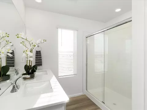 Bath - 2704 72nd Ave Ct, Greeley, CO 80634 photo 2 of 2
