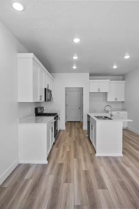 Kitchen - 607 W 550 N, Smithfield, UT 84335 photo 7 of 9