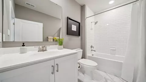 Bath - 3908 Lyons Mill Ln, Glen Allen, VA 23059 photo 10 of 19