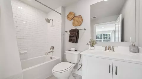 Bath - 3908 Lyons Mill Ln, Glen Allen, VA 23059 photo 3 of 19