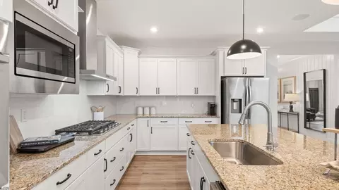 Kitchen - 3301 Greycliff Trl, Franklin, OH 45005 photo 3 of 4