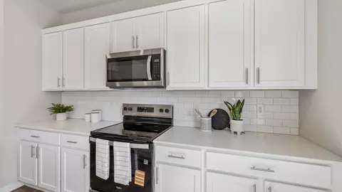 Kitchen - 3329 Artesian Rd, Marion, IA 52302 photo 2 of 5