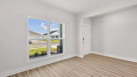 Living - 5221 Lemay Cir, Crestview, FL 32539 photo 5 of 6