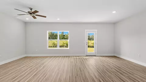 Living - 5221 Lemay Cir, Crestview, FL 32539 photo 3 of 6