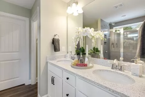 Bath - 57 Daniel Farm Dr, Benson, NC 27504 photo 2 of 6
