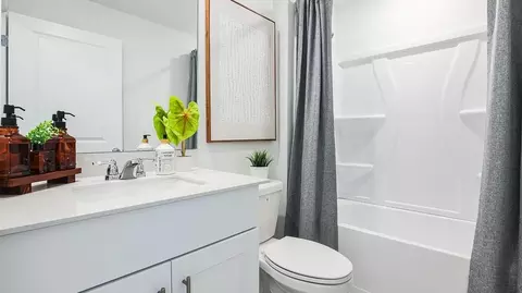 Bath - 8319 SW 46th Ave, Ocala, FL 34476 photo 2 of 4