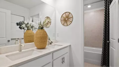 Bath - 176 Hal Ct, Winder, GA 30680 photo 4 of 5
