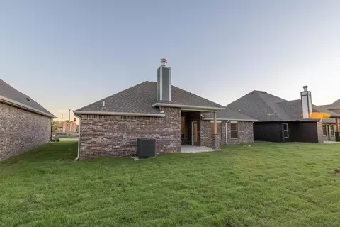Exterior - 2824 E Northampton St, Broken Arrow, OK 74014 photo 4 of 10
