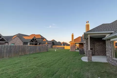 Exterior - 2824 E Northampton St, Broken Arrow, OK 74014 photo 5 of 10