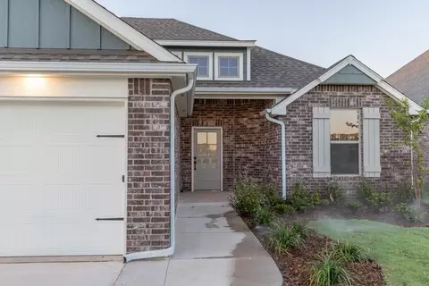 Exterior - 2824 E Northampton St, Broken Arrow, OK 74014 photo 2 of 10