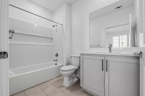 Bath - 3315 Layla Way, Tracy, CA 95377 photo 2 of 4