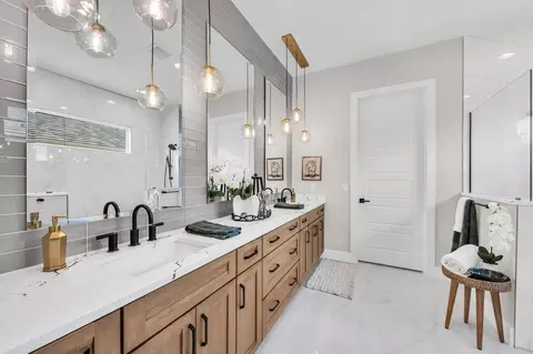 Bath - 12418 Stonegate Trl, Parrish, FL 34219 photo 9 of 17