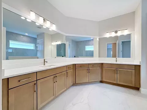 Bath - 12418 Stonegate Trl, Parrish, FL 34219 photo 1 of 17