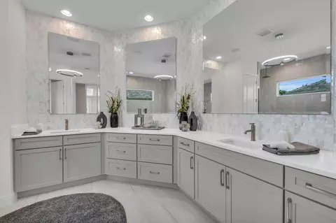 Bath - 12418 Stonegate Trl, Parrish, FL 34219 photo 4 of 17