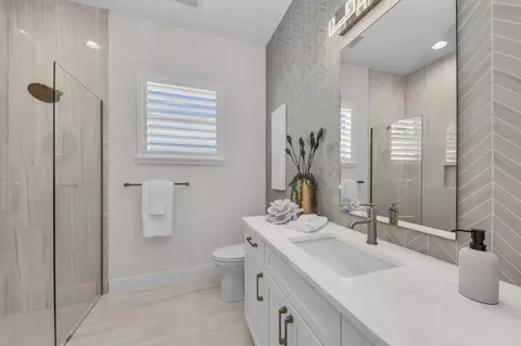 Bath - 12418 Stonegate Trl, Parrish, FL 34219 photo 11 of 17