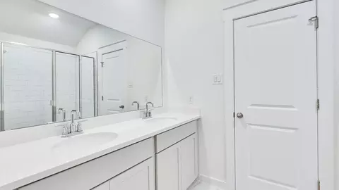 Bath - 201 Verdin Ave, Kyle, TX 78640 photo 2 of 5
