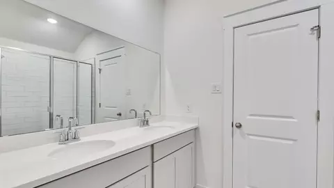 Bath - 201 Verdin Ave, Kyle, TX 78640 photo 3 of 5
