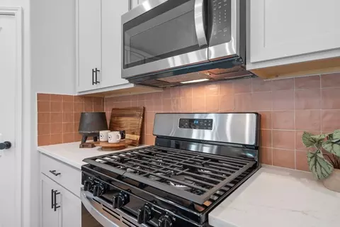 Kitchen - 28811 Dobra Trl, New Caney, TX 77357 photo 4 of 7