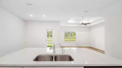 Kitchen - 112 Gray Owl Dr E, Freeport, FL 32439 photo 4 of 6