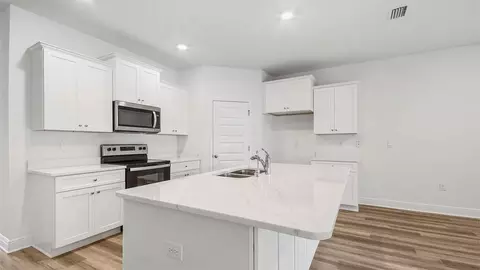 Kitchen - 112 Gray Owl Dr E, Freeport, FL 32439 photo 2 of 6