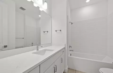 Bath - 18405 Parksville Dr, Estero, FL 33928 photo 2 of 2