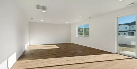 Living - 3159 S Claire Ave, Syracuse, UT 84075 photo 2 of 4
