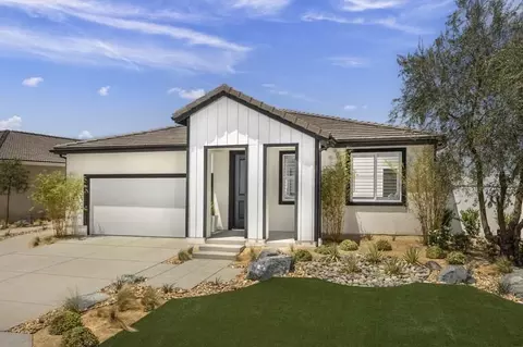 Exterior - 45609 17th St E, Lancaster, CA 93535 photo 2 of 7