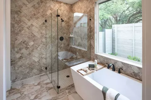Bath - 545 High Summit Dr, Georgetown, TX 78628 photo 3 of 4