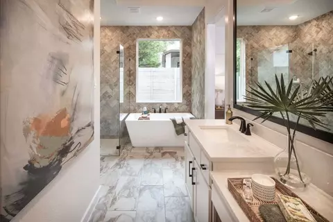 Bath - 545 High Summit Dr, Georgetown, TX 78628 photo 2 of 4