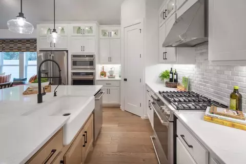 Kitchen - 545 High Summit Dr, Georgetown, TX 78628 photo 4 of 6