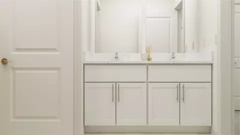 Bath - 9032 Bay Leaf Dr, Parrish, FL 34219 photo 2 of 3