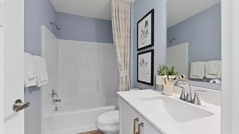 Bath - 107 Spencer Ct, Harmony, PA 16037 photo 7 of 9