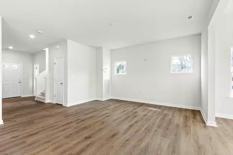 Living - 4402 Abercorn Dr, Suffolk, VA 23435 photo 2 of 3