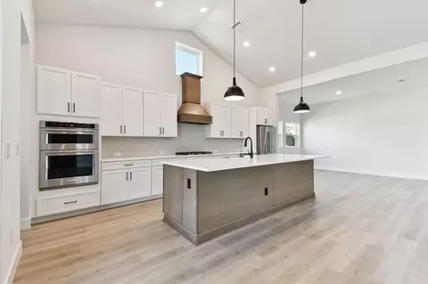 Kitchen - 18172 Foxtail Loop, Venice, FL 34293 photo 2 of 2