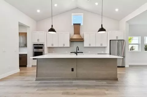 Kitchen - 18172 Foxtail Loop, Venice, FL 34293 photo 1 of 2