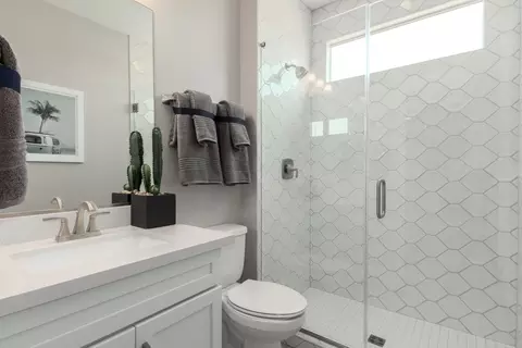 Bath - 5664 N 86th Dr, Glendale, AZ 85305 photo 4 of 7