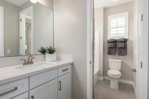 Bath - 5664 N 86th Dr, Glendale, AZ 85305 photo 5 of 7