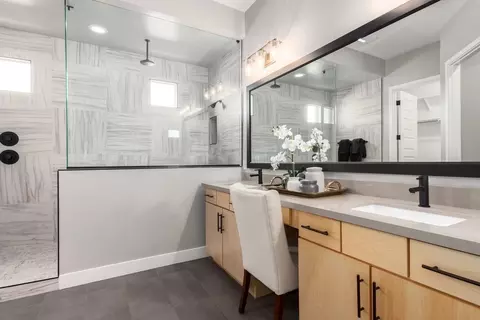 Bath - 5664 N 86th Dr, Glendale, AZ 85305 photo 1 of 7
