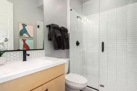 Bath - 5664 N 86th Dr, Glendale, AZ 85305 photo 2 of 7